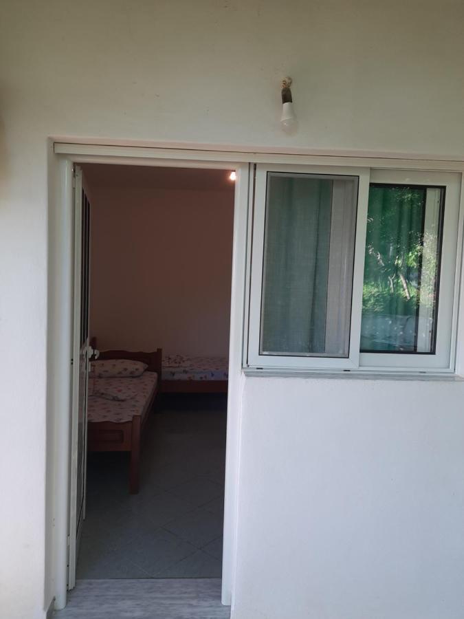 Hillside Apartments Borsh Luaran gambar