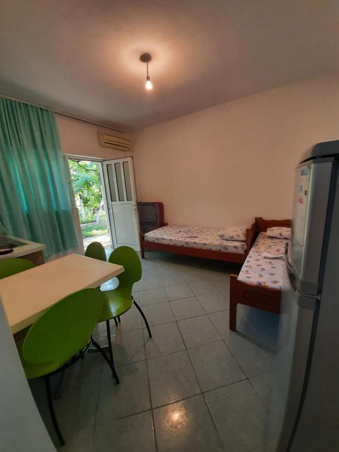Hillside Apartments Borsh Luaran gambar