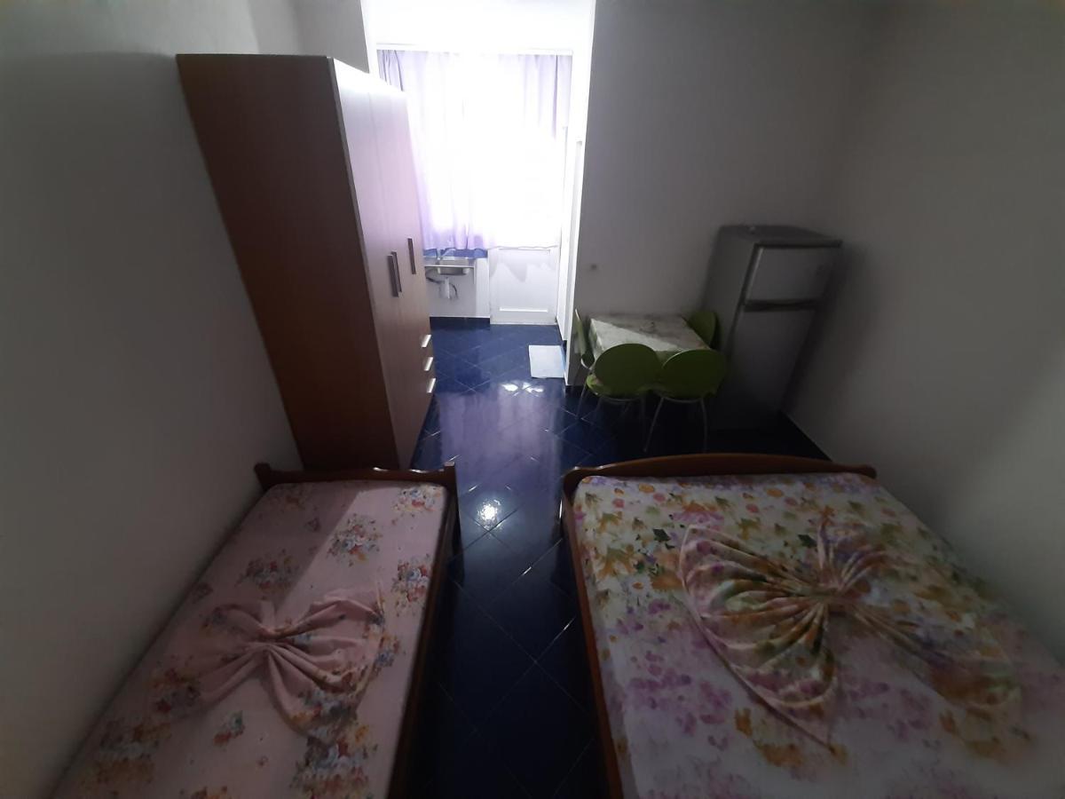 Hillside Apartments Borsh Luaran gambar