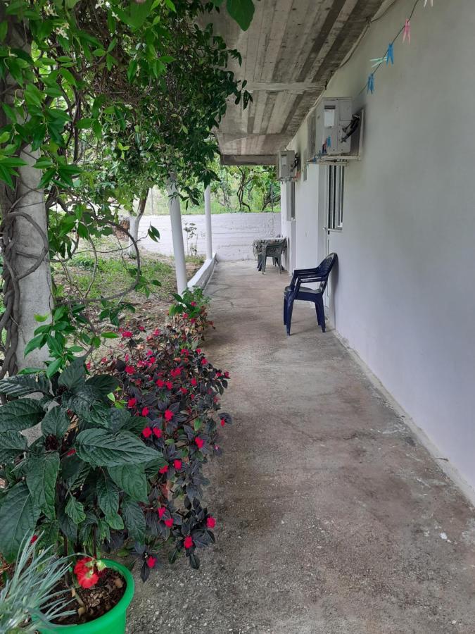 Hillside Apartments Borsh Luaran gambar